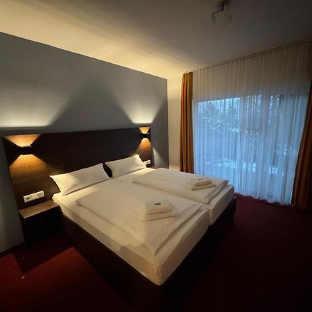Altes Doktorhaus - Hotel Garni วิลลิงเงิน ภายนอก รูปภาพ