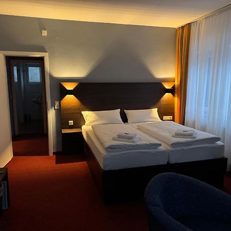 Altes Doktorhaus - Hotel Garni วิลลิงเงิน ภายนอก รูปภาพ