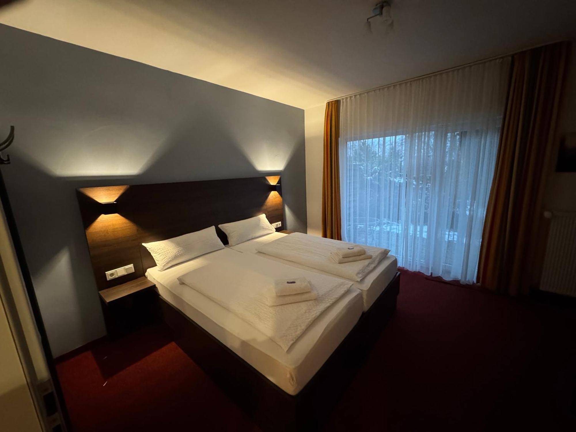 Altes Doktorhaus - Hotel Garni วิลลิงเงิน ภายนอก รูปภาพ
