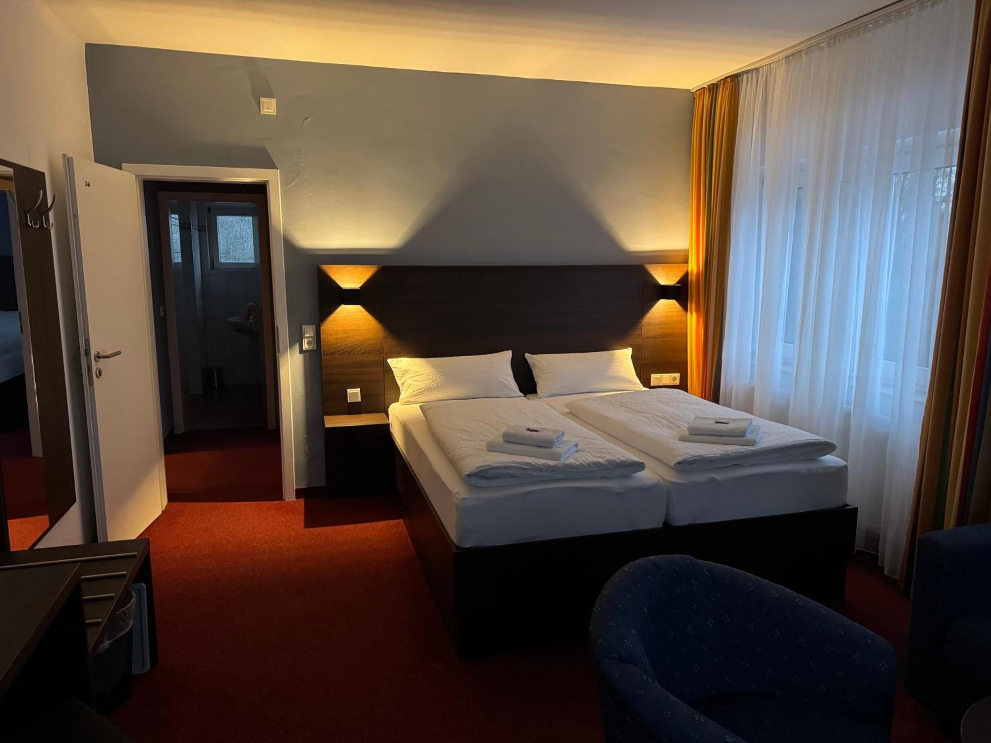 Altes Doktorhaus - Hotel Garni วิลลิงเงิน ภายนอก รูปภาพ