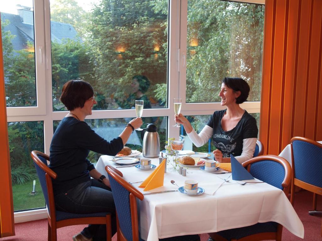 Altes Doktorhaus - Hotel Garni วิลลิงเงิน ภายนอก รูปภาพ
