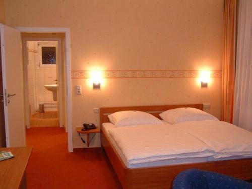 Altes Doktorhaus - Hotel Garni วิลลิงเงิน ภายนอก รูปภาพ